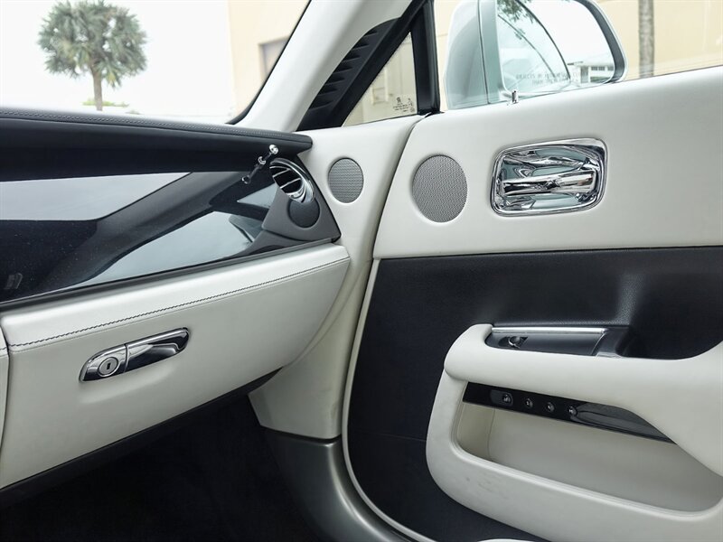 Used 2016 Rolls-Royce Wraith RWD image 28