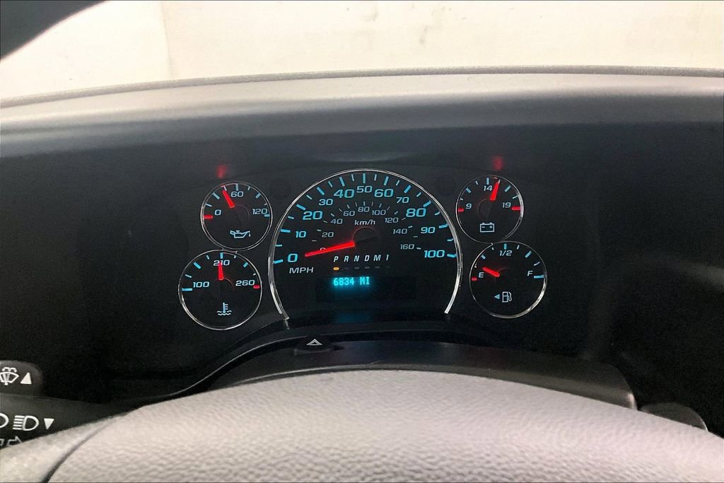 Used 2025 Chevrolet Express 2500 w/ Driver Convenience Package RWD image 17