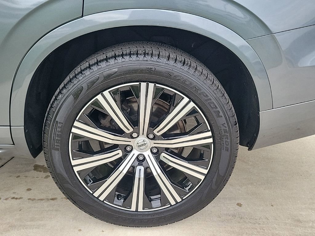 Used 2016 Volvo XC90 T6 Momentum w/ Vision Package image 4