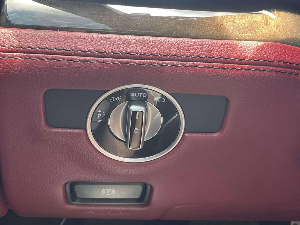 Used 2013 Mercedes-Benz SL 550 w/ Premium Pkg image 17