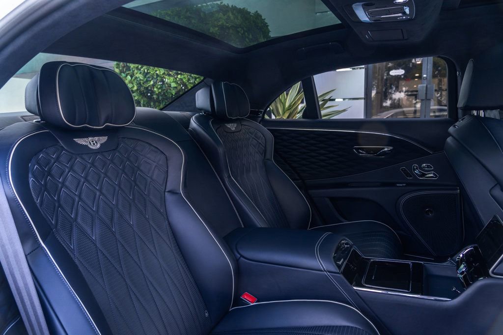 Used 2023 Bentley Flying Spur Azure image 25