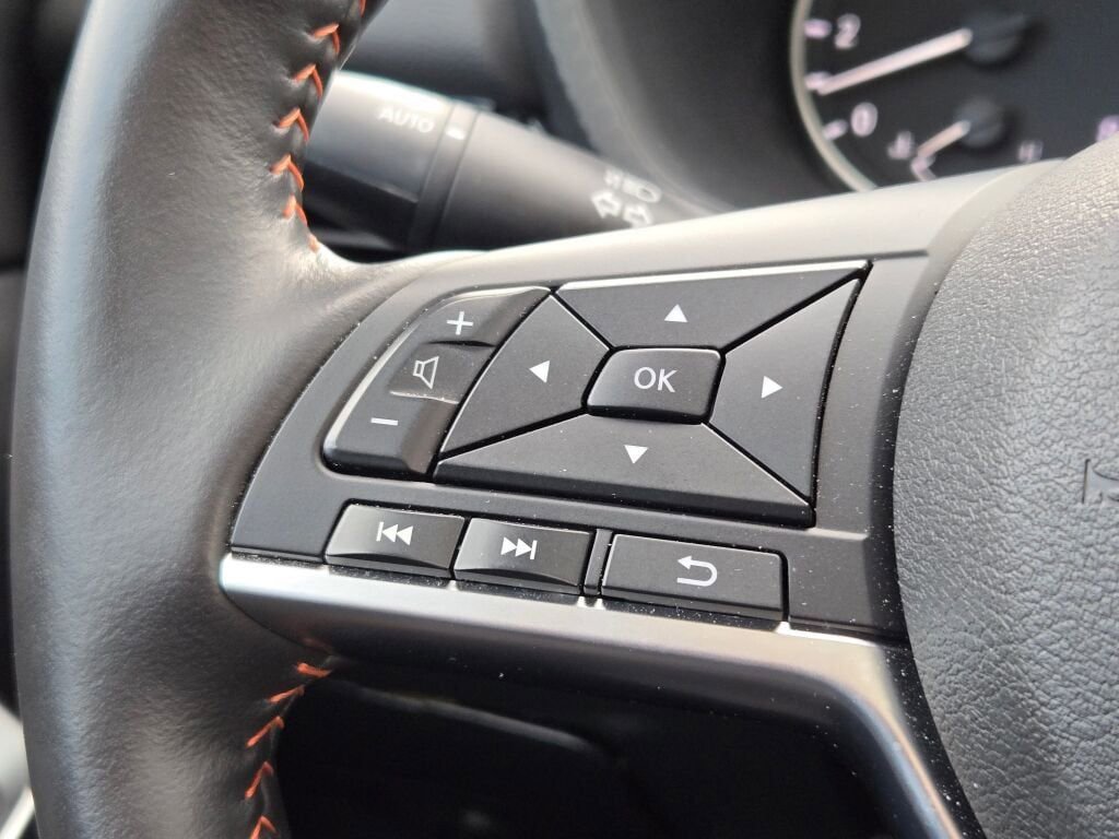 Used 2025 Nissan Sentra SR w/ SR Premium Package image 27