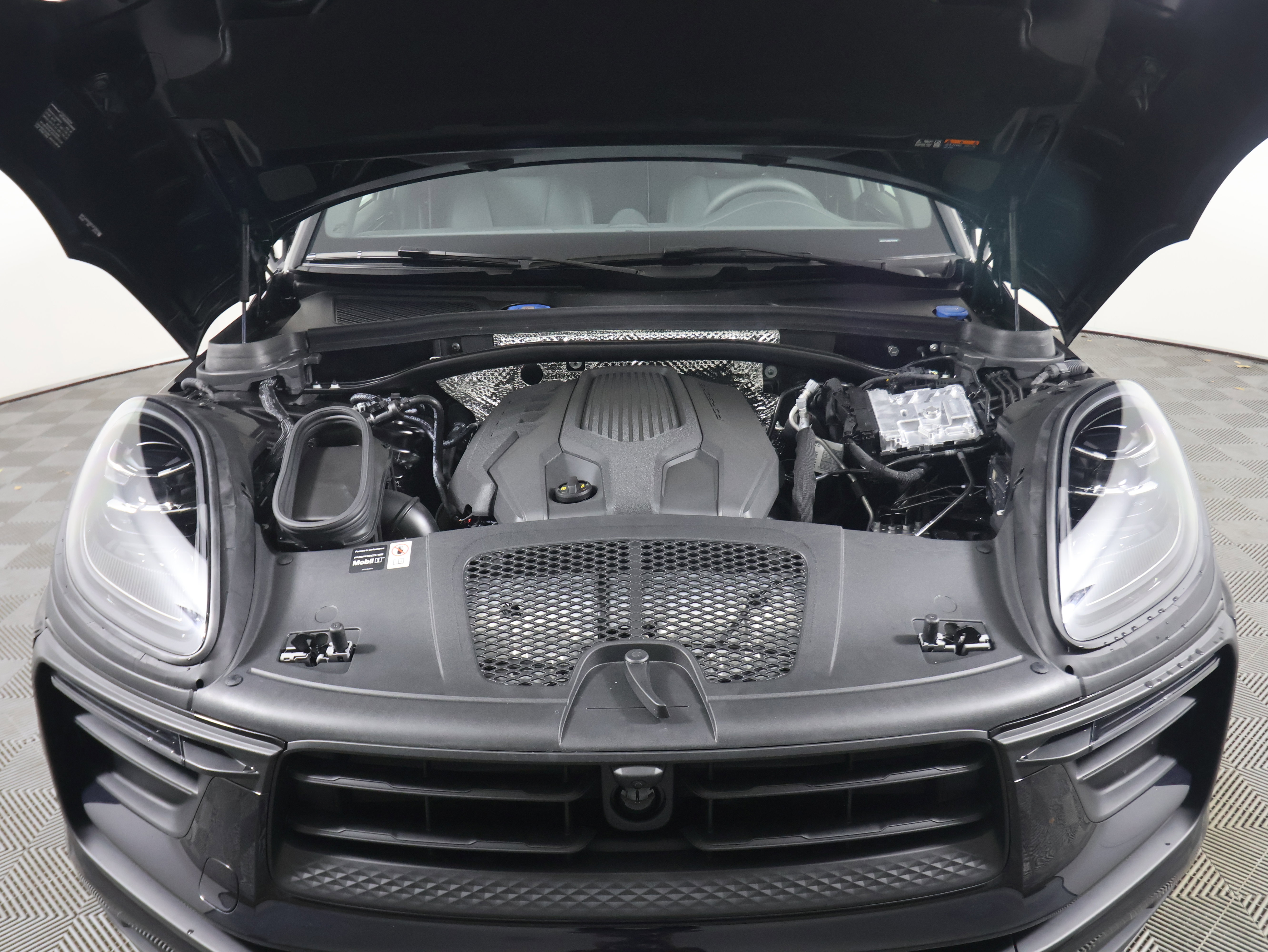 Used 2025 Porsche Macan image 22