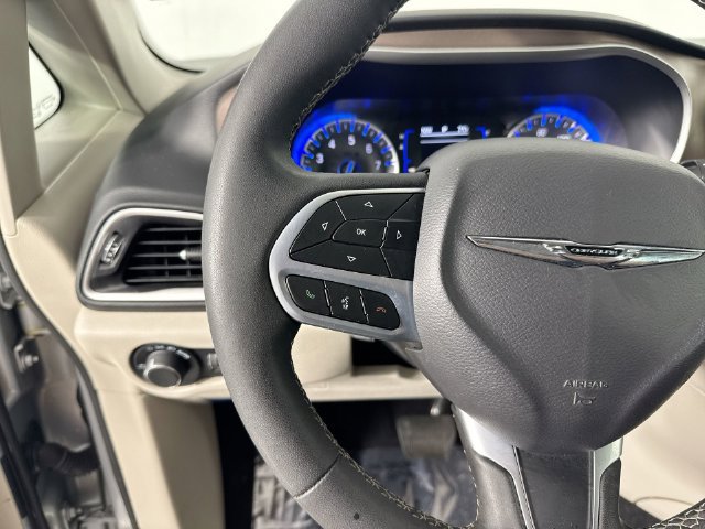 Used 2023 Chrysler Voyager LX FWD image 12