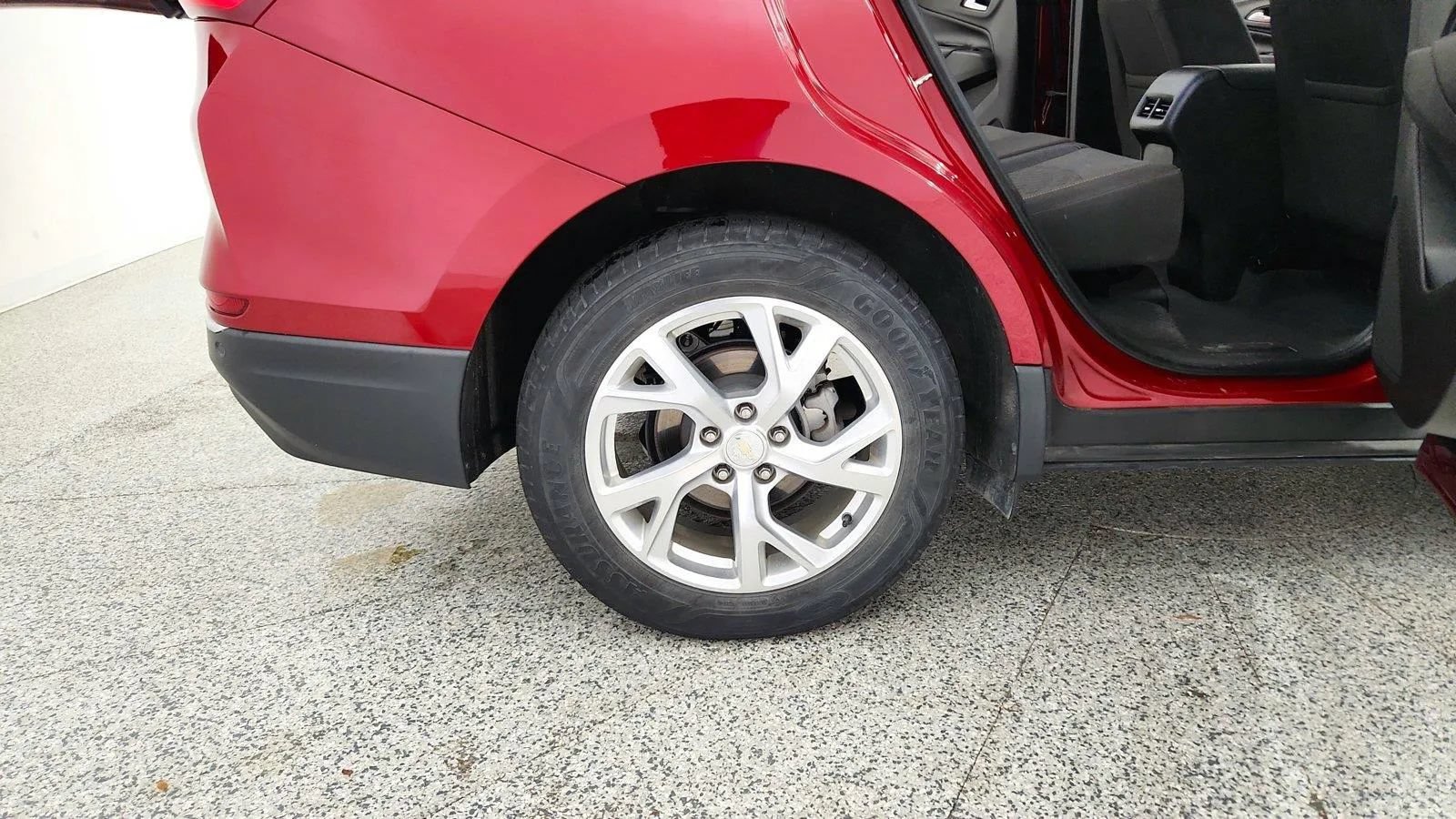 Used 2020 Chevrolet Equinox LT FWD image 32