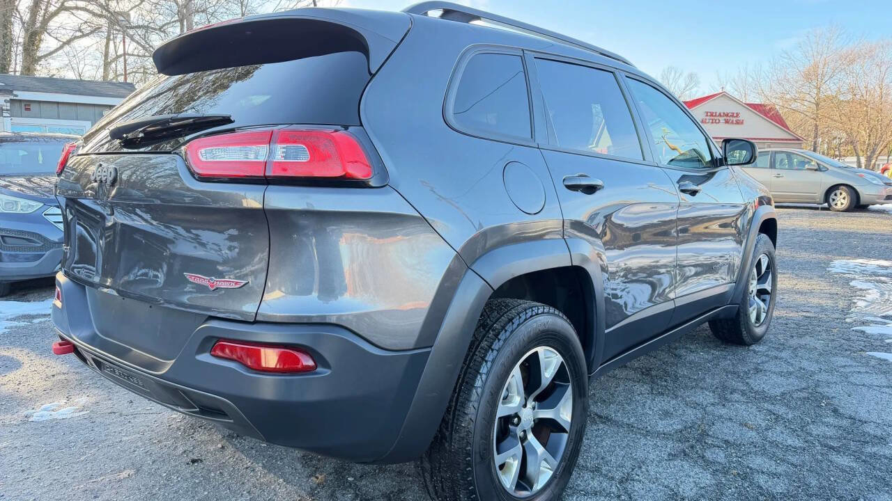 Used 2017 Jeep Cherokee Trailhawk w/ Cold Weather Group image 11