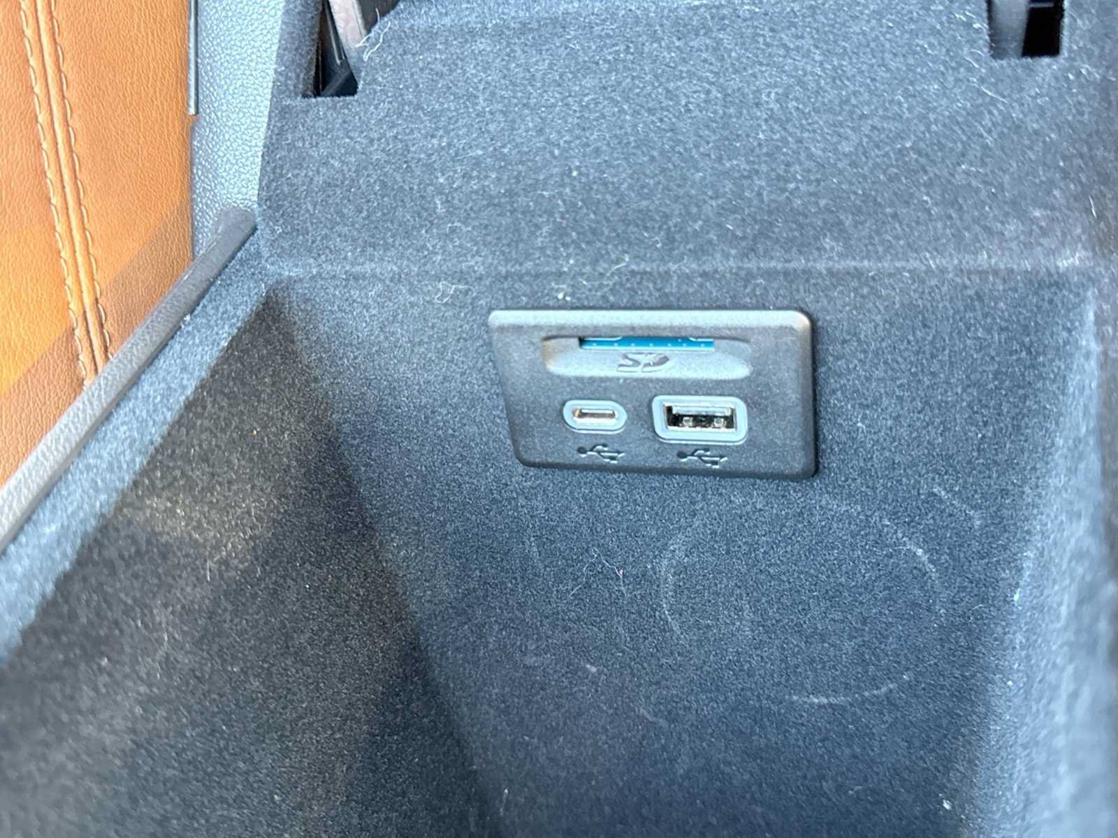 Used 2020 Cadillac XT5 Premium Luxury w/ LPO, Floor Liner Package AWD/4WD image 31