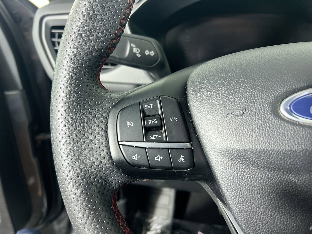 Used 2023 Ford Escape ST-Line FWD image 16