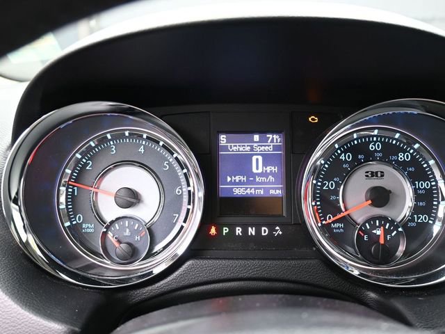 Used 2014 Chrysler Town & Country Touring-L image 9