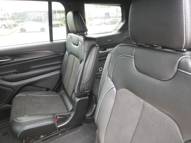 Used 2023 Jeep Grand Cherokee L Laredo image 8