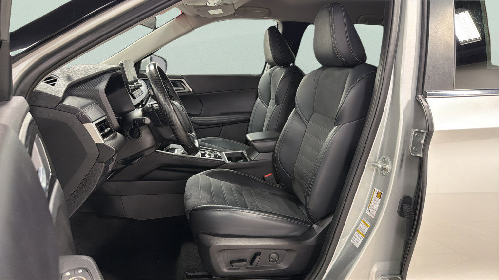 Used 2024 Mitsubishi Outlander SE Black Edition AWD/4WD image 17
