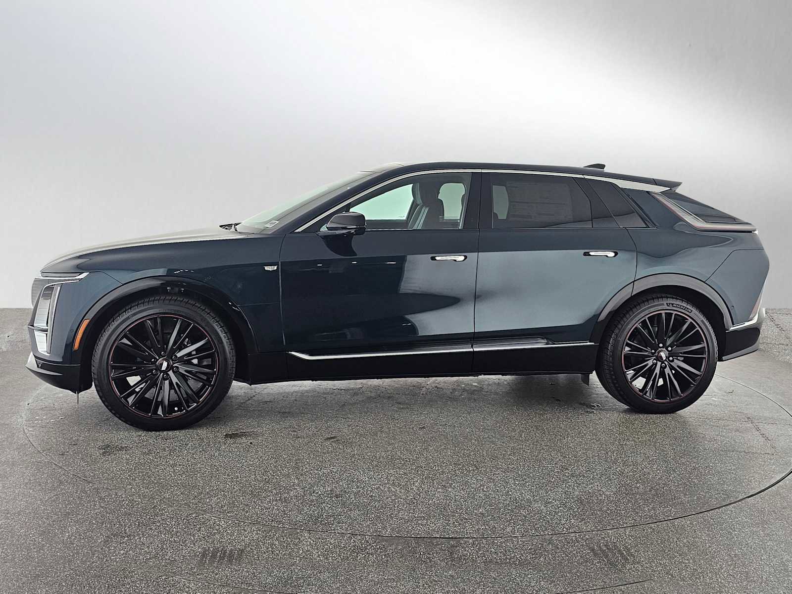 New 2025 Cadillac Lyriq Luxury w/ LPO, Red Accent Package image 6