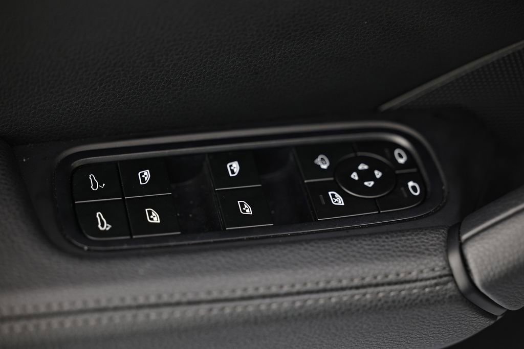 Certified 2025 Porsche Cayenne AWD/4WD image 21