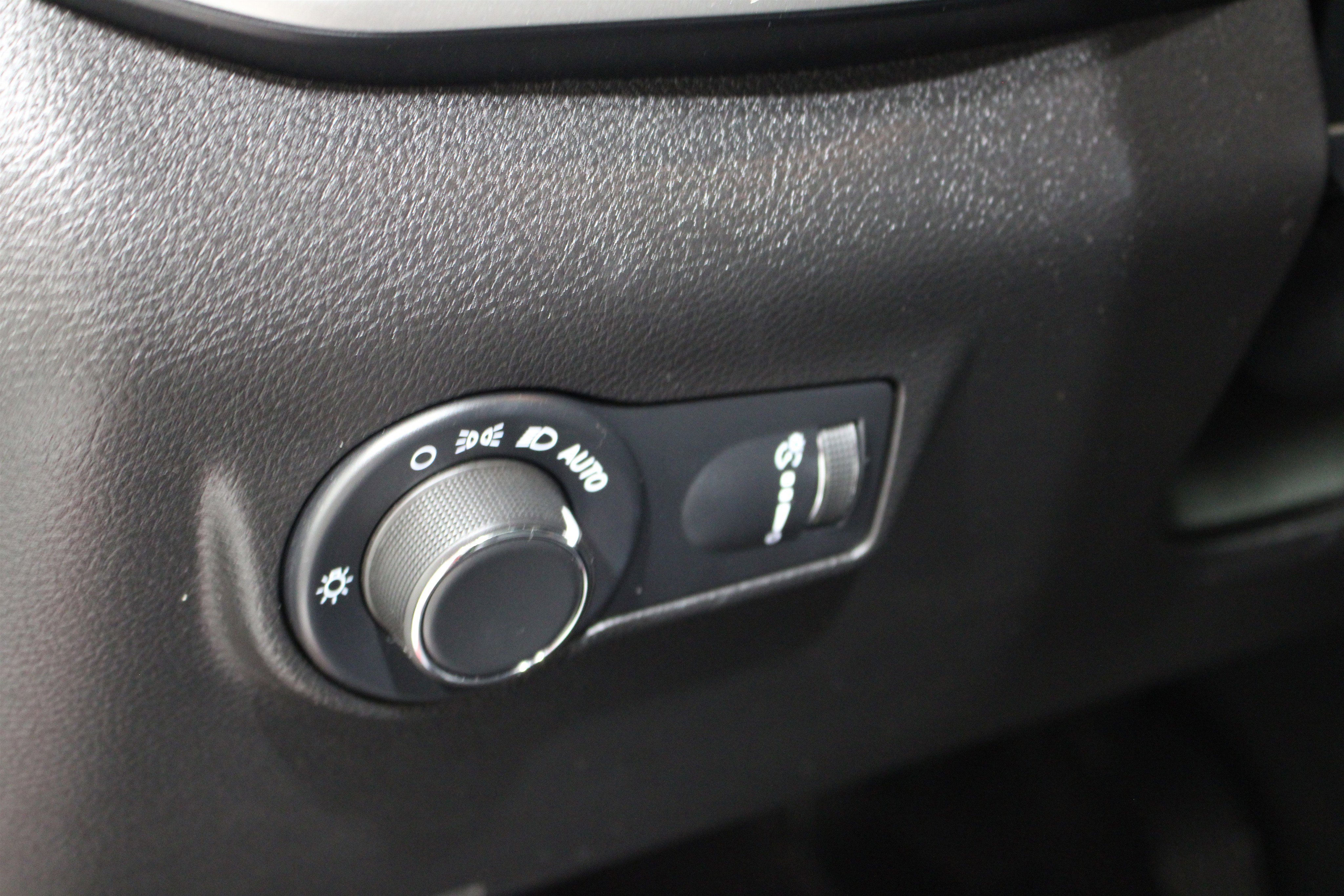 Used 2024 Jeep Compass Sport image 7