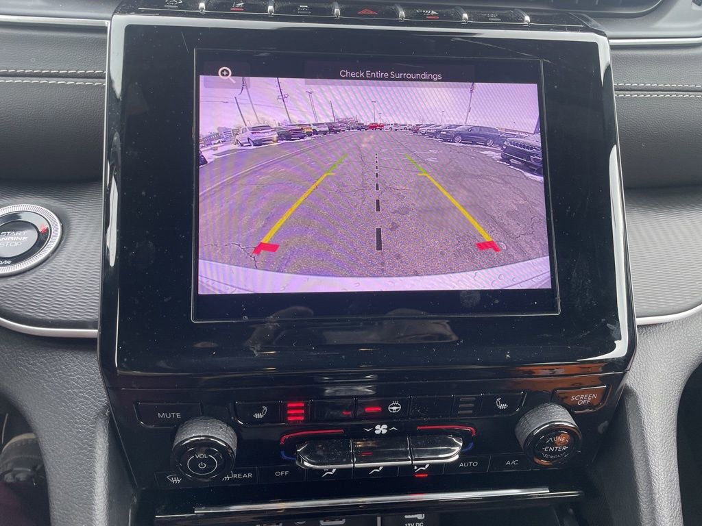 Used 2024 Jeep Grand Cherokee Altitude image 29