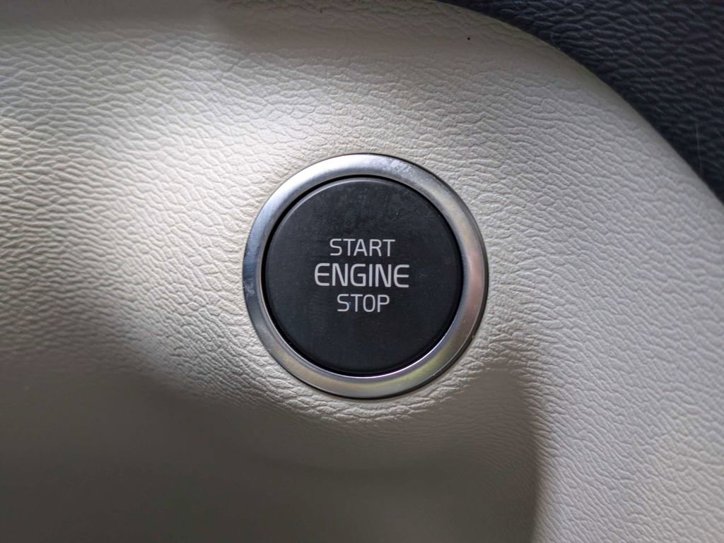 Certified 2024 Volvo XC40 B5 Plus w/ Protection Package Premier AWD/4WD image 41
