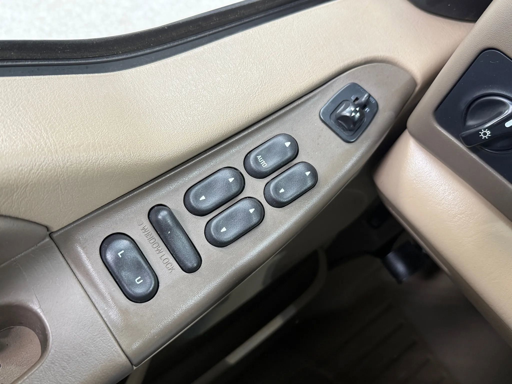 Used 1999 Ford F350 4x4 Crew Cab DRW Super Duty image 24