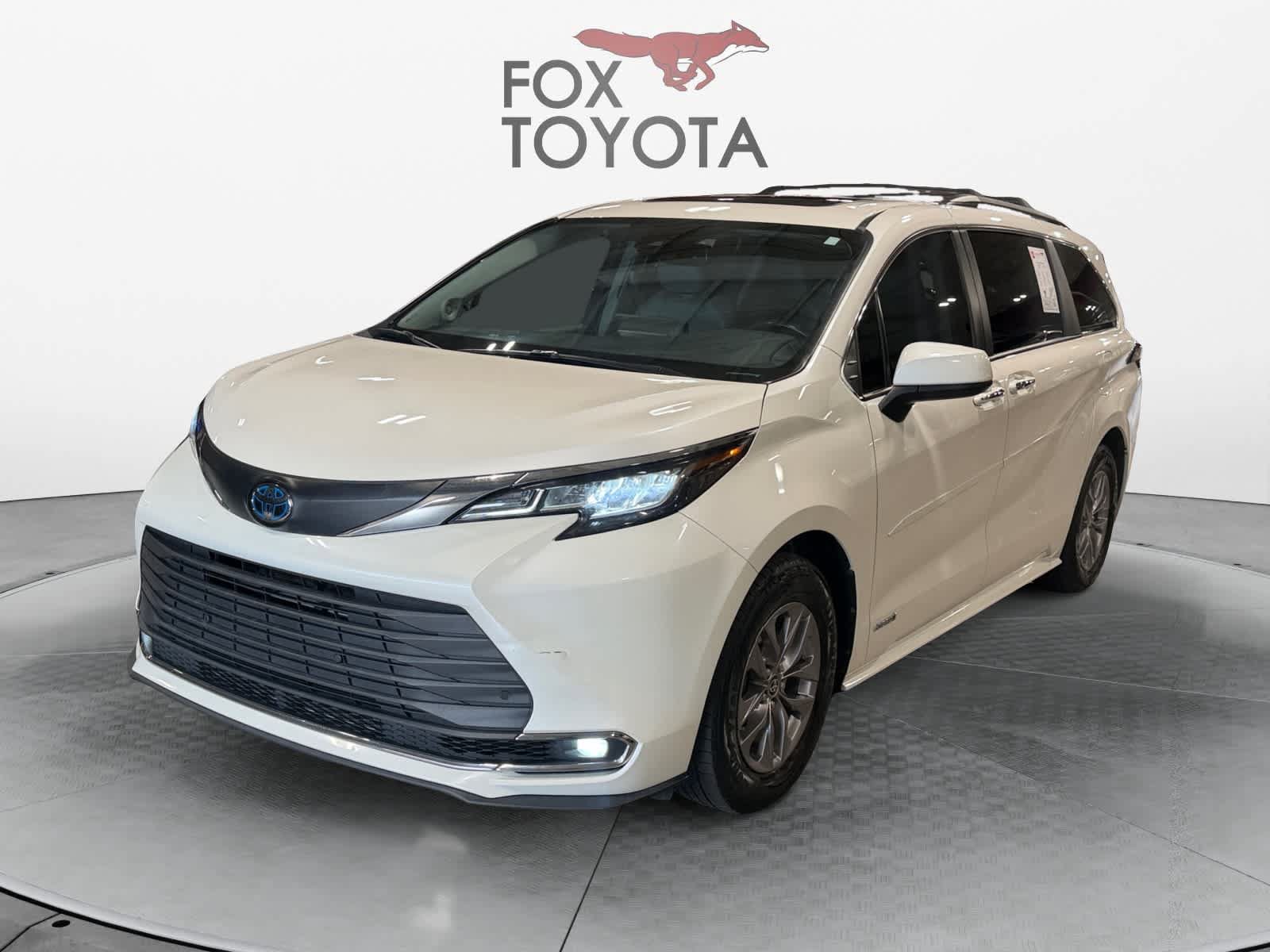 Used 2021 Toyota Sienna XLE w/ XLE Plus Package FWD image 1