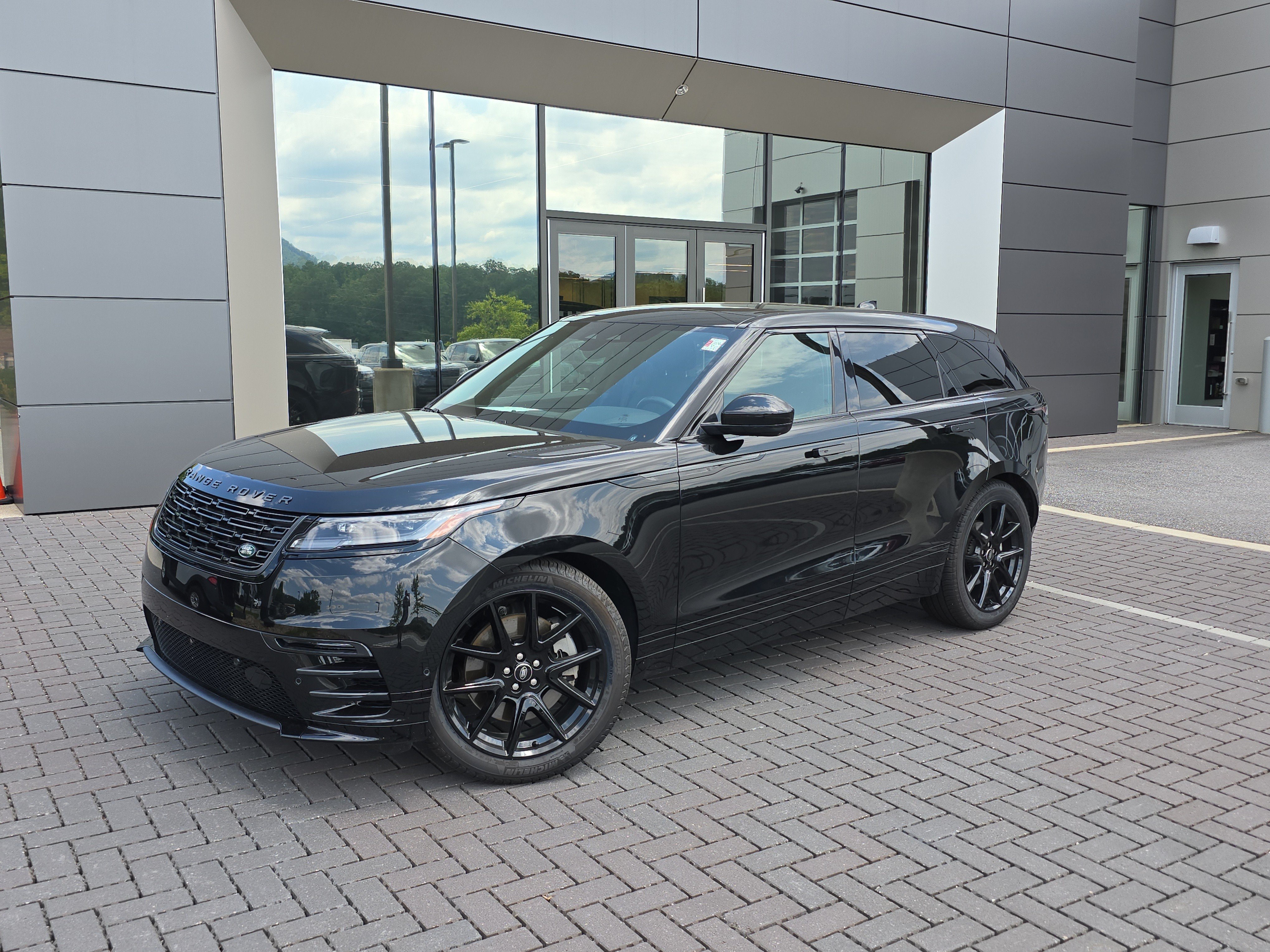 Certified 2026 Land Rover Range Rover Velar Dynamic SE AWD/4WD image 1