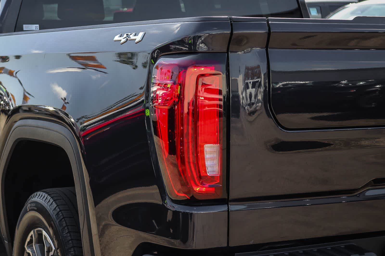 Used 2025 GMC Sierra 1500 SLT AWD/4WD image 7