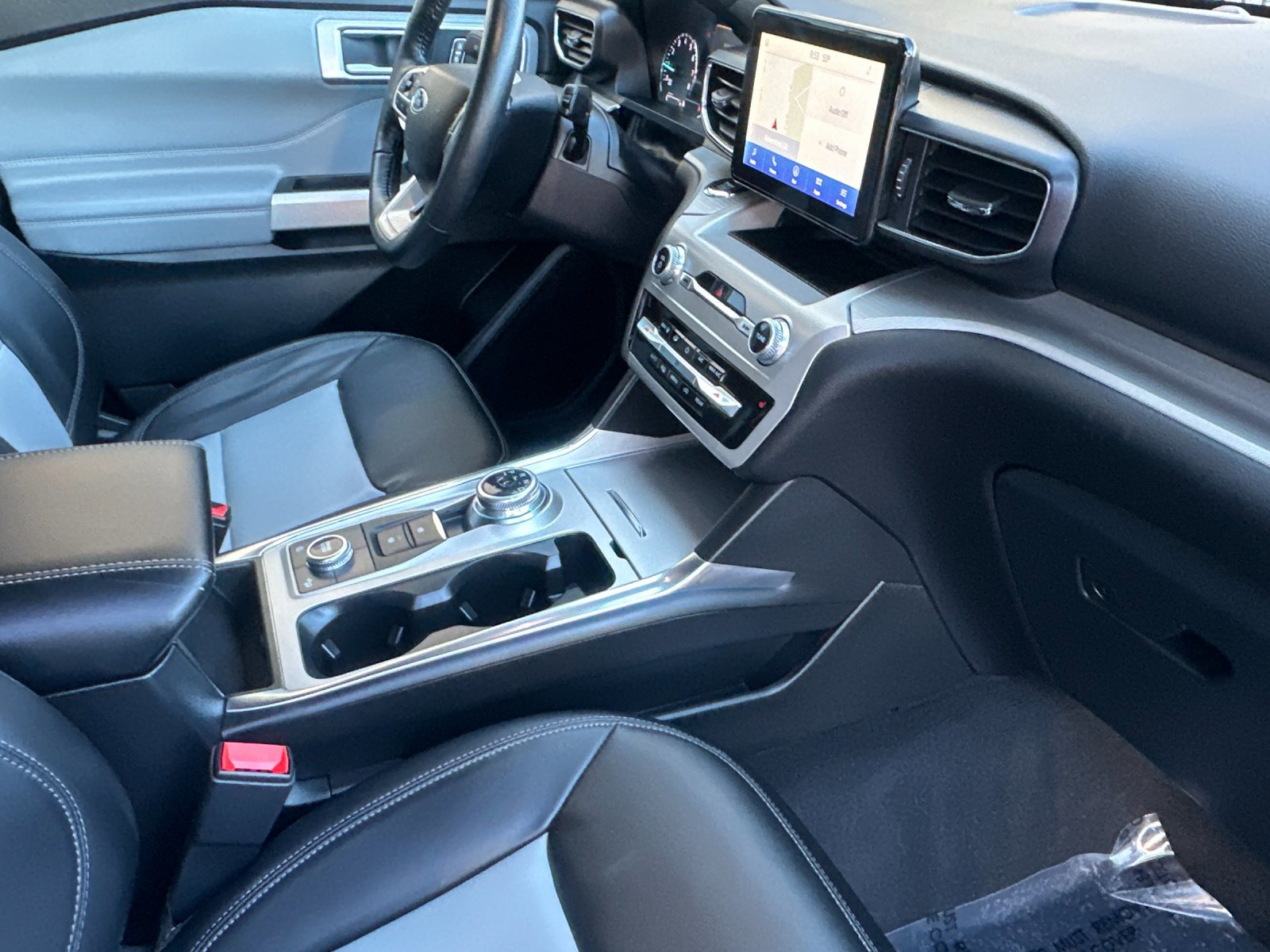 Certified 2022 Ford Explorer XLT w/ Equipment Group 202A image 18