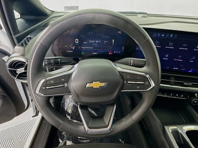 Used 2026 Chevrolet Equinox EV LT FWD image 12