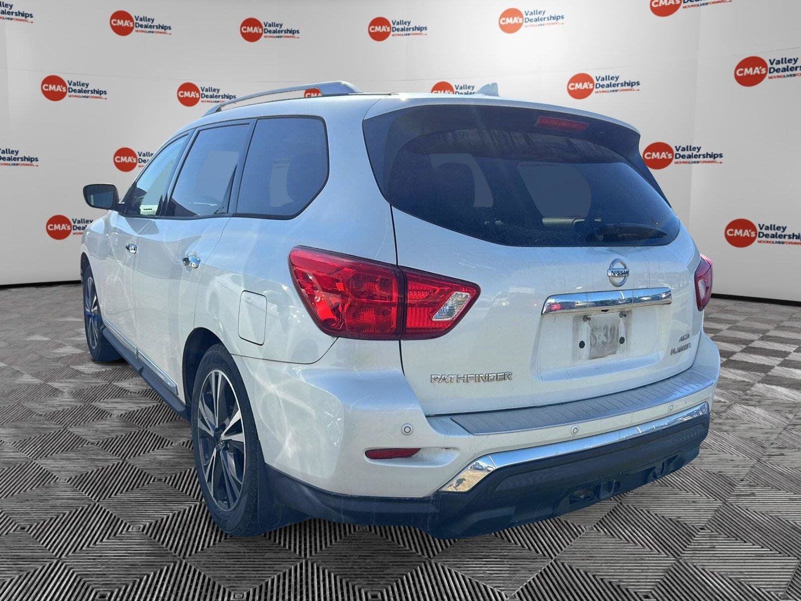 Used 2020 Nissan Pathfinder Platinum AWD/4WD image 2