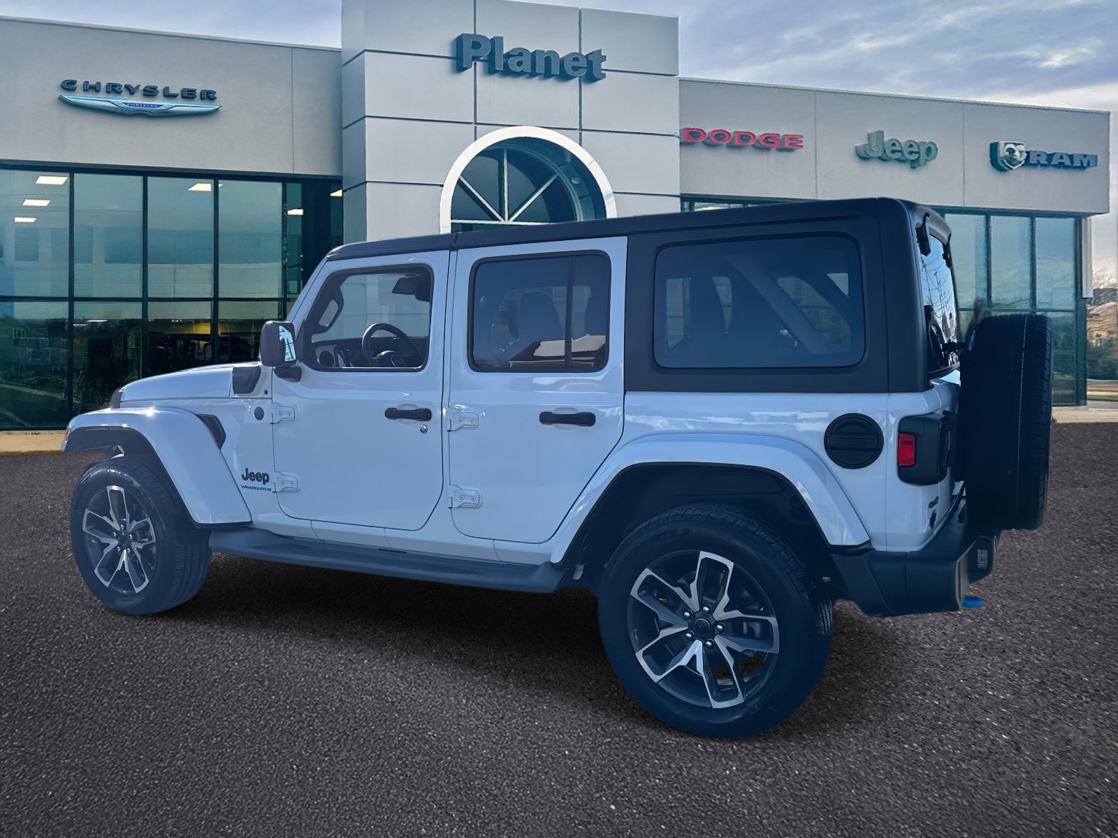 Used 2024 Jeep Wrangler Unlimited w/ Convenience Group image 3
