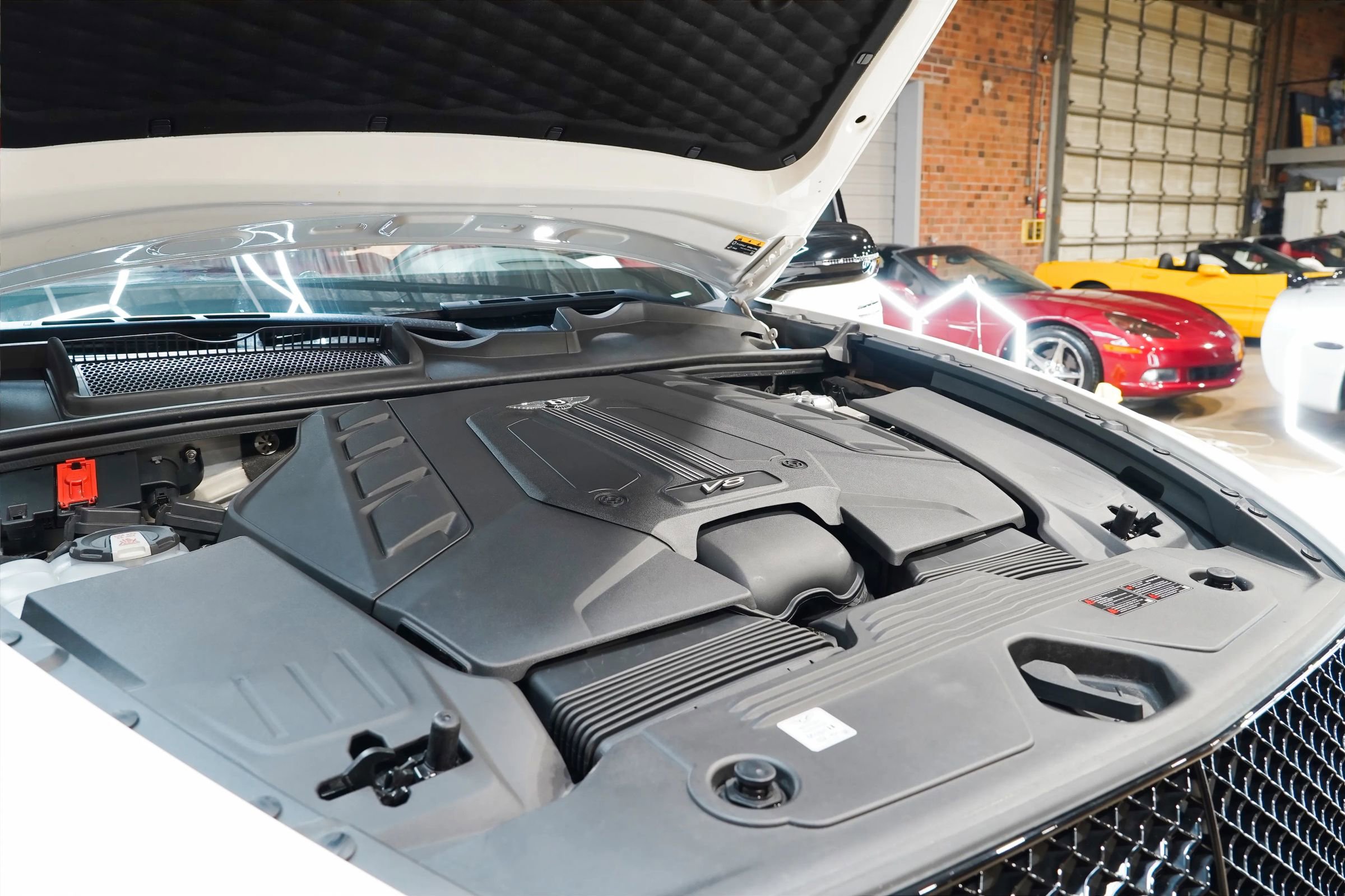 Used 2022 Bentley Bentayga AWD/4WD image 32