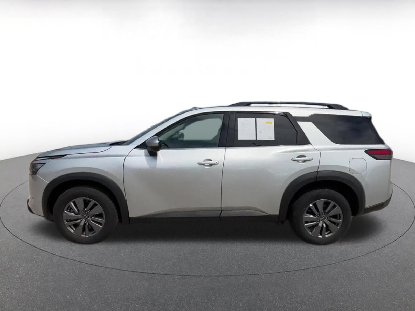 Used 2025 Nissan Pathfinder SV AWD/4WD image 9