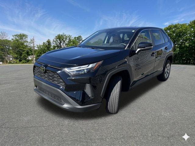 Used 2023 Toyota RAV4 LE AWD/4WD image 4