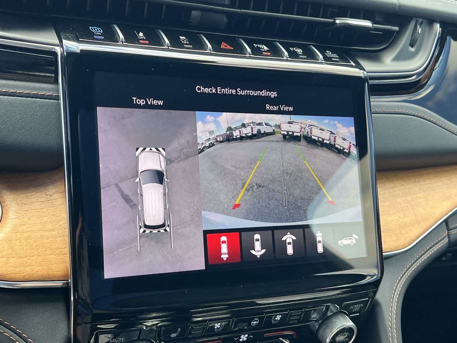 Used 2023 Jeep Grand Cherokee Summit AWD/4WD image 19