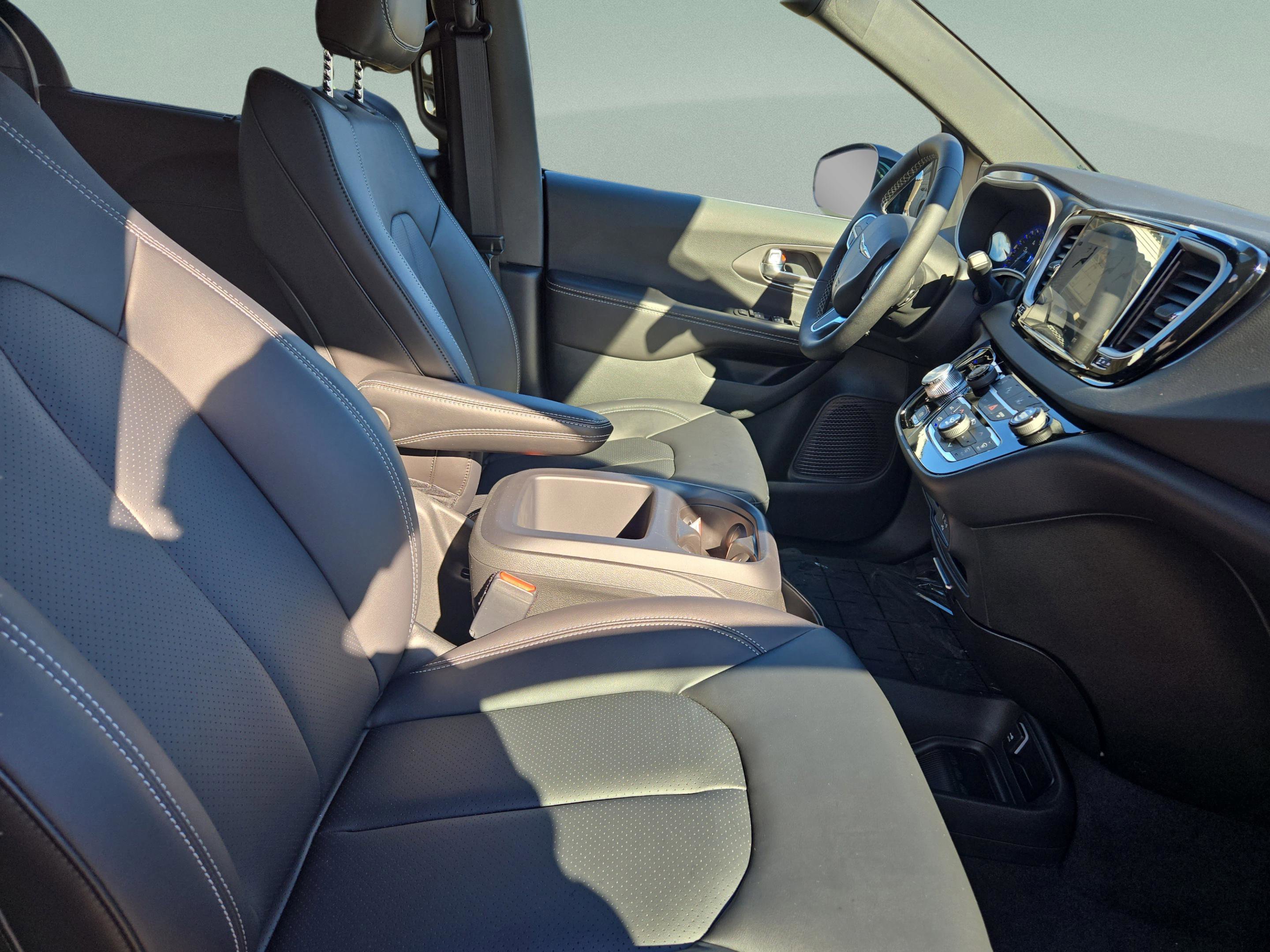 New 2026 Chrysler Voyager LX image 26