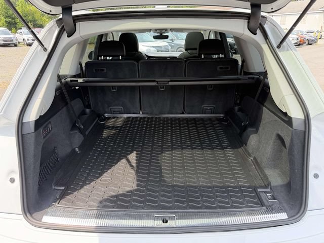 Used 2023 Audi Q7 2.0T Premium w/ Towing Package AWD/4WD image 12