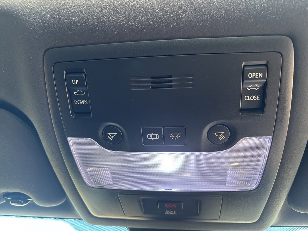 Used 2017 Lexus IS 200t image 32