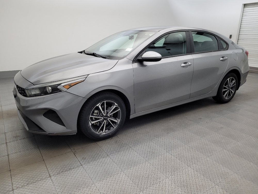 Used 2022 Kia Forte LXS FWD image 2
