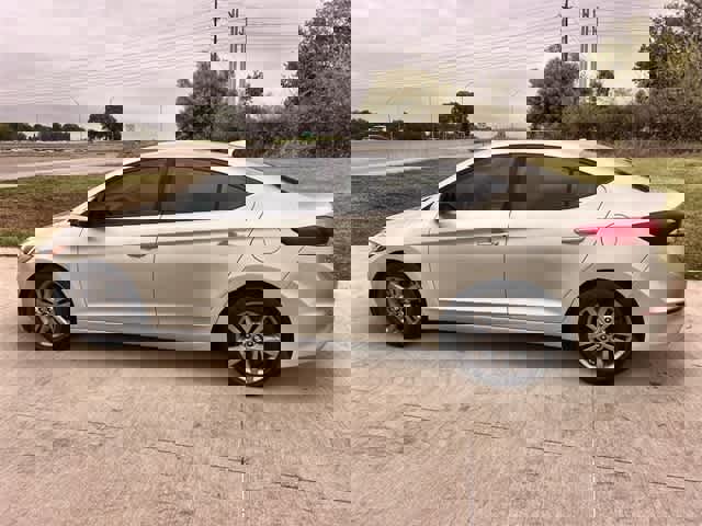 Used 2017 Hyundai Elantra SE w/ SE A/T Tech Package 03 image 4