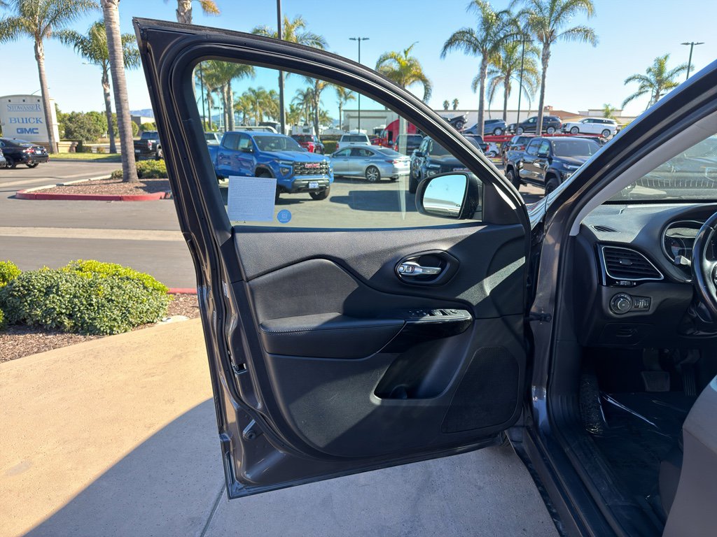 Used 2021 Jeep Cherokee Latitude Plus image 11