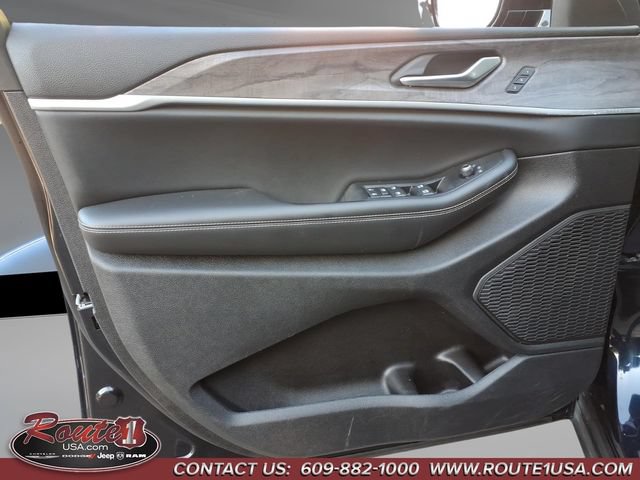 Used 2023 Jeep Grand Cherokee Limited AWD/4WD image 28