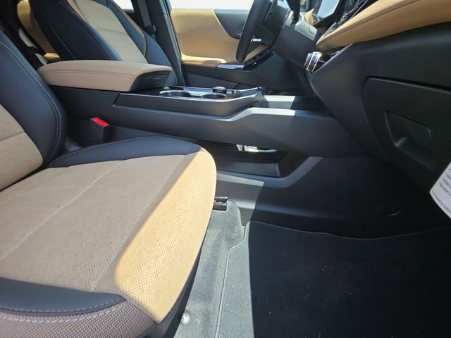 New 2026 Chevrolet Equinox ACTIV w/ Convenience Package III AWD/4WD image 17