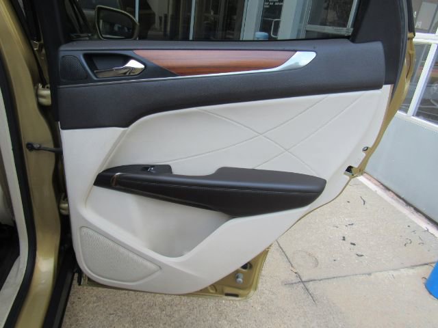 Used 2015 Lincoln MKC FWD w/ Equipment Group 102A Reserve image 24