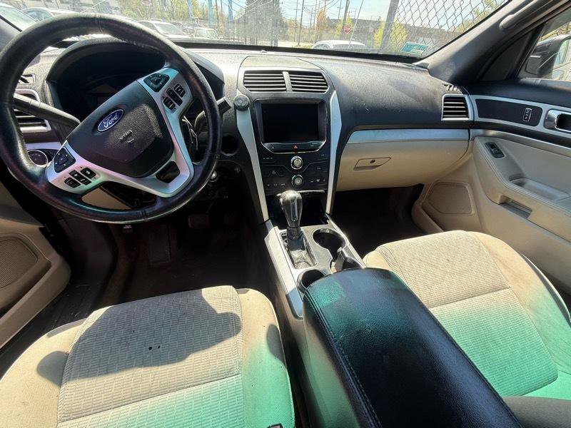 Used 2014 Ford Explorer XLT w/ Equipment Group 201A image 3