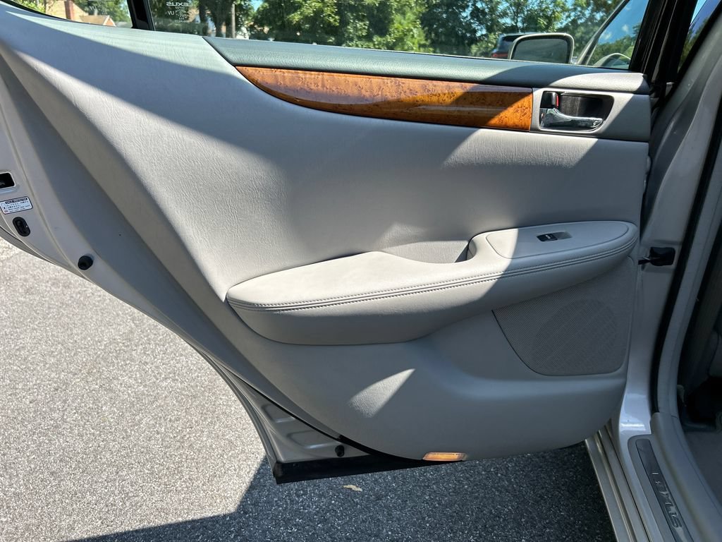 Used 2005 Lexus ES 330 FWD image 23