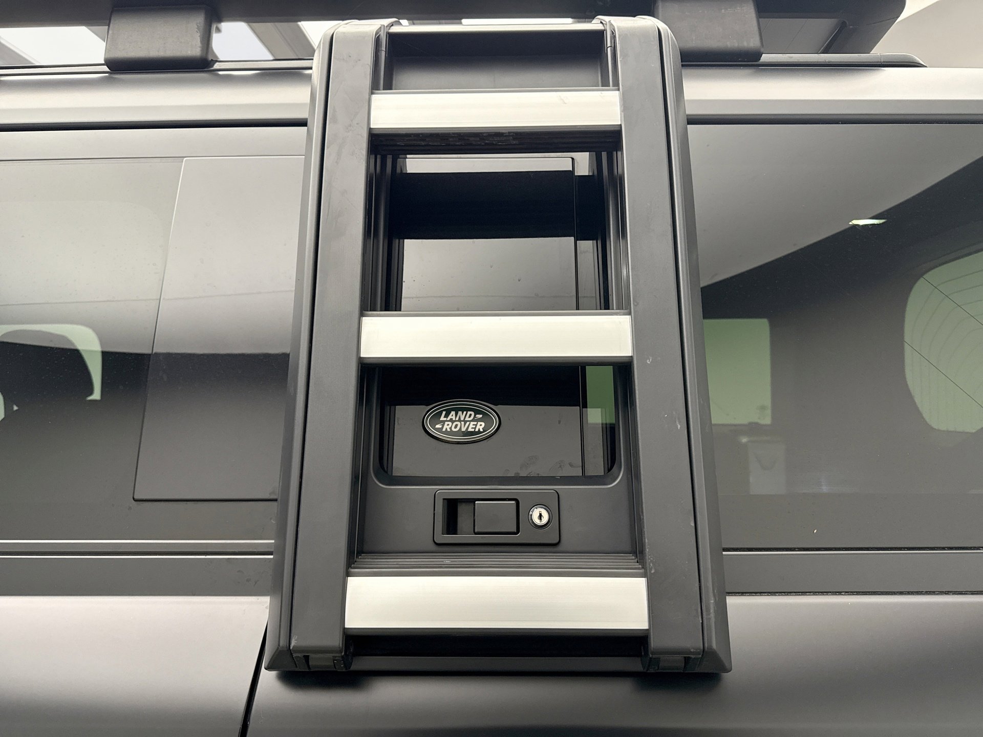 Used 2023 Land Rover Defender 130 SE image 27