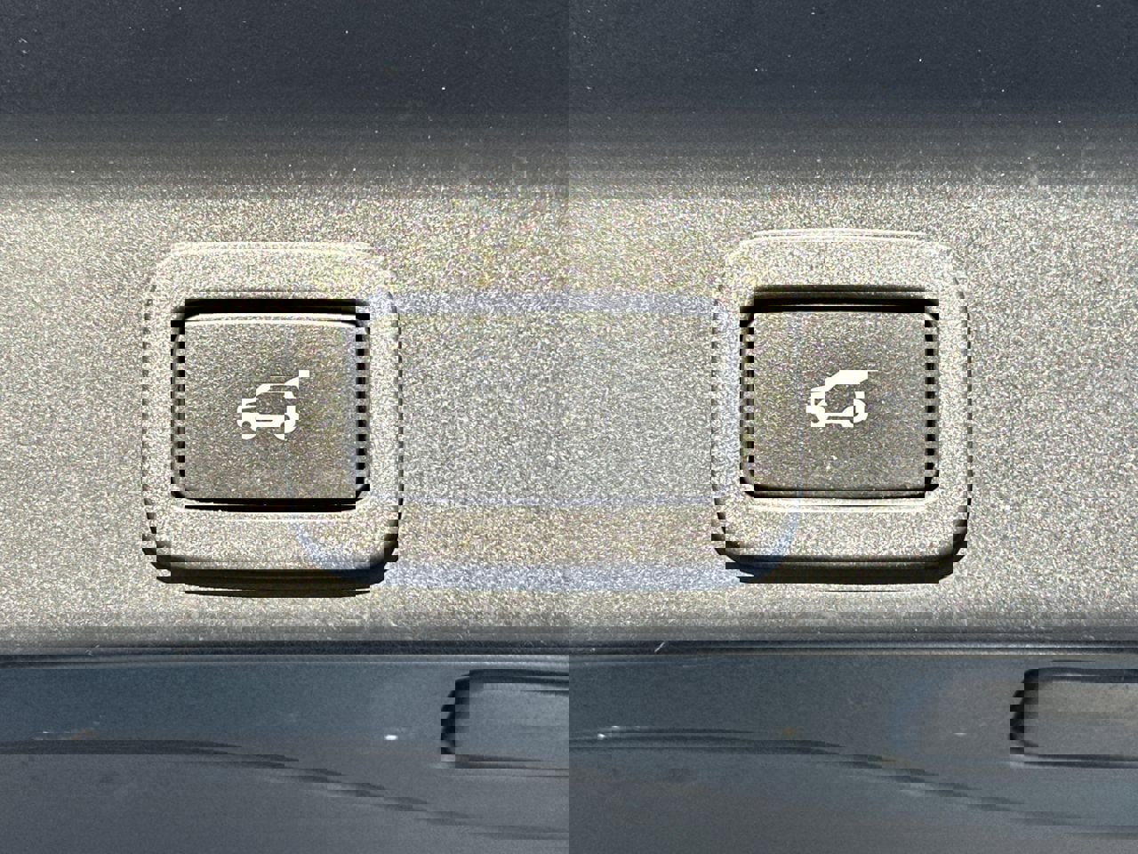 Used 2019 Jaguar F-PACE Premium image 19