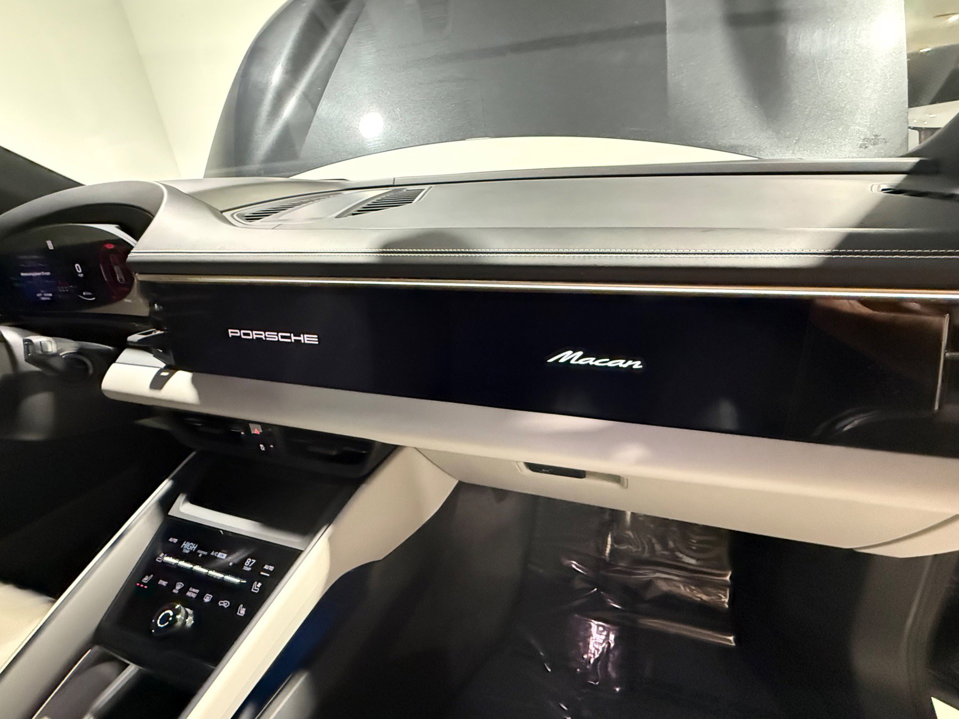 Used 2024 Porsche Macan 4 Electric w/ Premium Package image 66