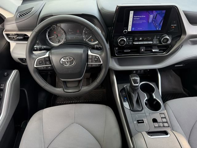 Used 2023 Toyota Highlander LE FWD image 12