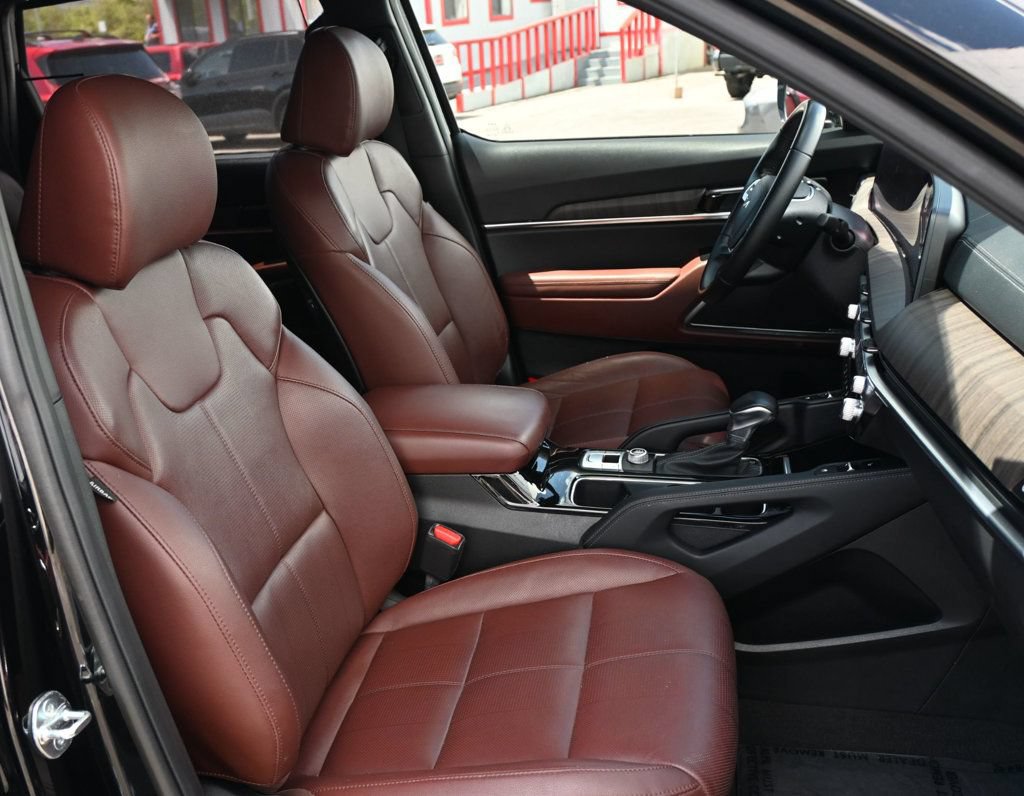 Used 2024 Kia Telluride SX w/ Towing Package FWD image 16