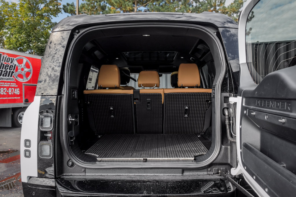 New 2026 Land Rover Defender 110 X-Dynamic SE AWD/4WD image 9