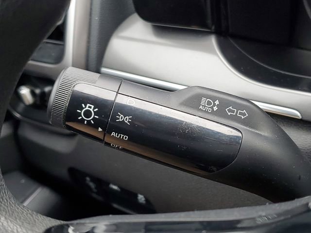 Used 2023 Kia Sorento LX image 9